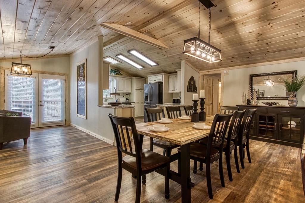 Whispering Winds, Hot Tub, Game Room, Wifi, 1089 Free Tickets Each Paid Day, Dollywood And More Gatlinburg Bagian luar foto