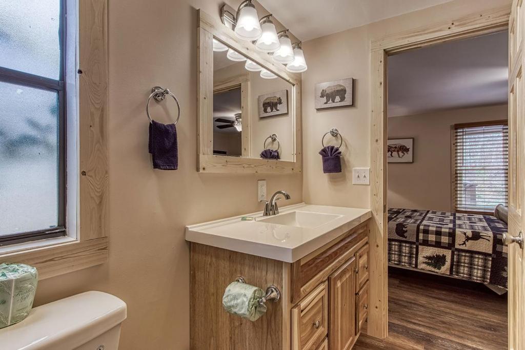 Whispering Winds, Hot Tub, Game Room, Wifi, 1089 Free Tickets Each Paid Day, Dollywood And More Gatlinburg Bagian luar foto