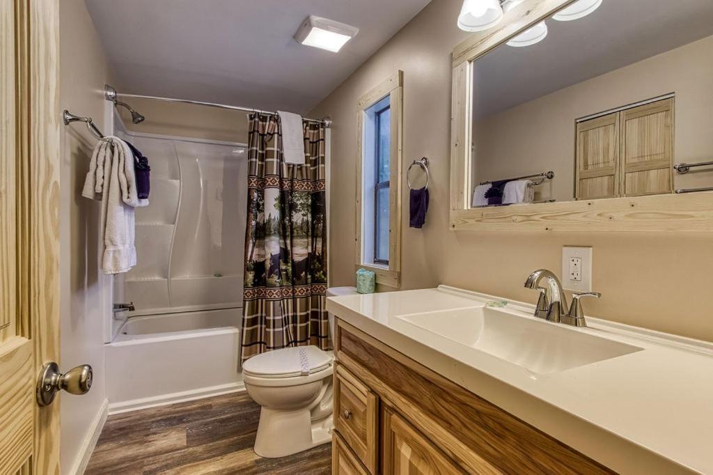 Whispering Winds, Hot Tub, Game Room, Wifi, 1089 Free Tickets Each Paid Day, Dollywood And More Gatlinburg Bagian luar foto