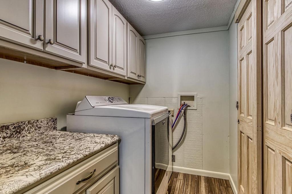 Whispering Winds, Hot Tub, Game Room, Wifi, 1089 Free Tickets Each Paid Day, Dollywood And More Gatlinburg Bagian luar foto