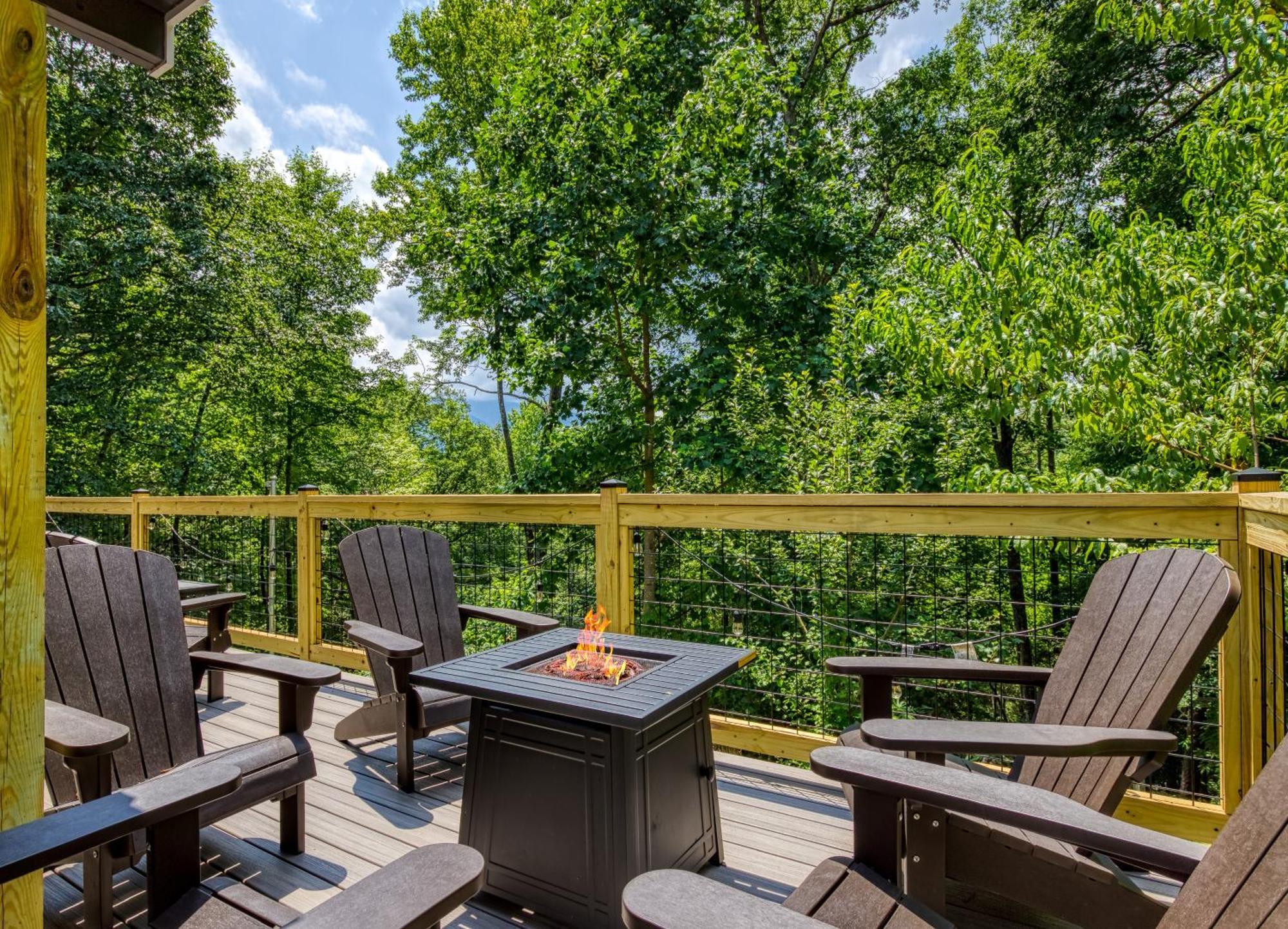 Whispering Winds, Hot Tub, Game Room, Wifi, 1089 Free Tickets Each Paid Day, Dollywood And More Gatlinburg Bagian luar foto
